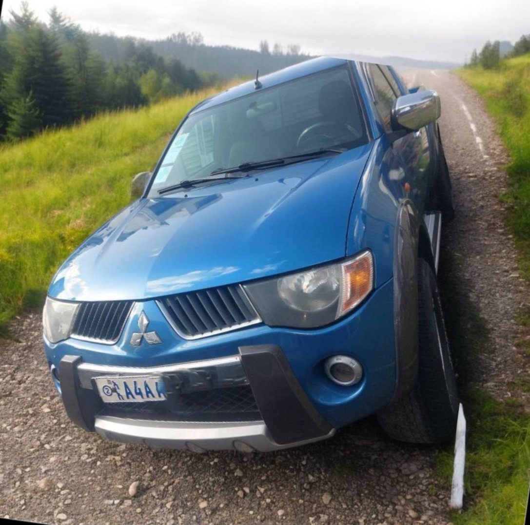 Mitsubishi Triton L200 (KB) Extra Car