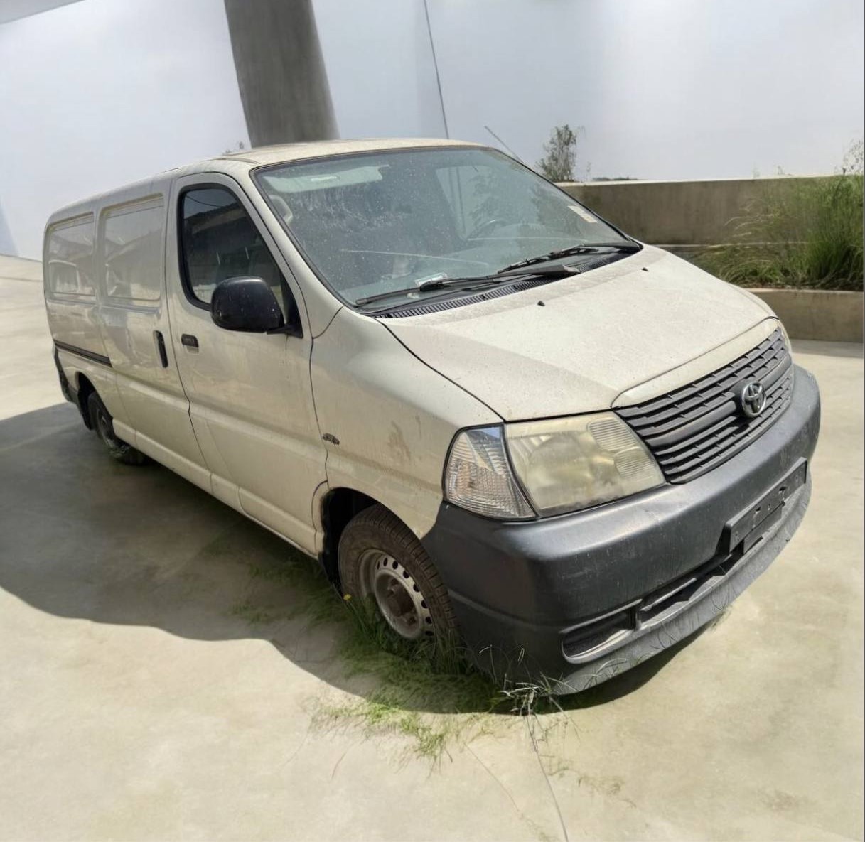Toyota Granvia HiAce (XH20) Solid-Panel