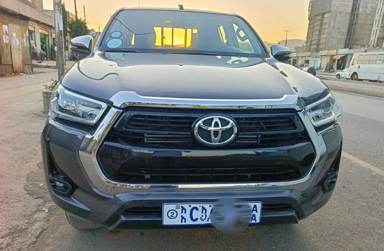 Toyota Hilux Invincible (N126) DC