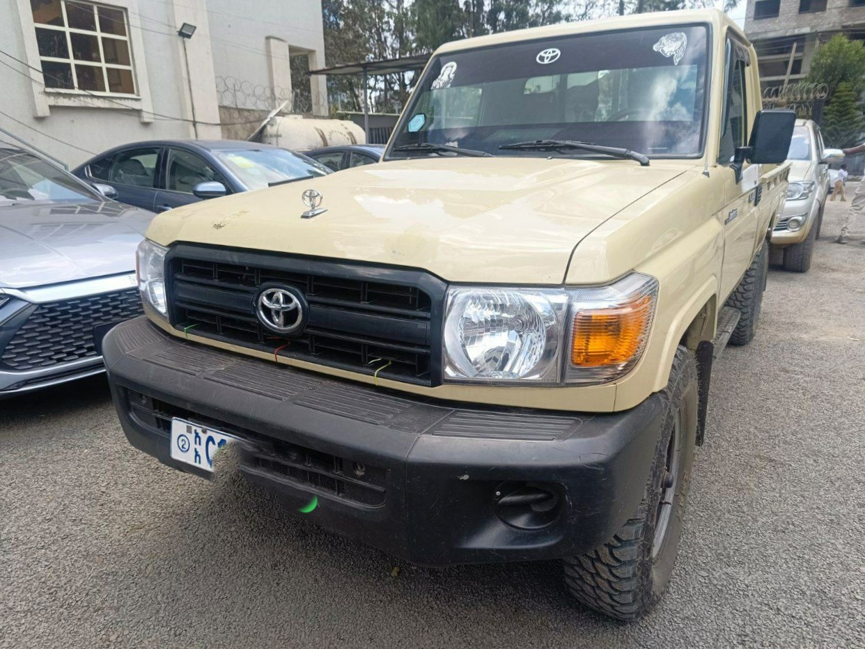 Toyota Land Cruiser (J79)