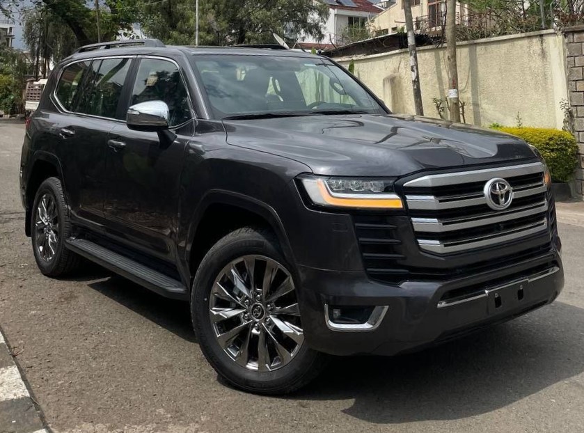 Toyota Land Cruiser [J300] (With Bank)