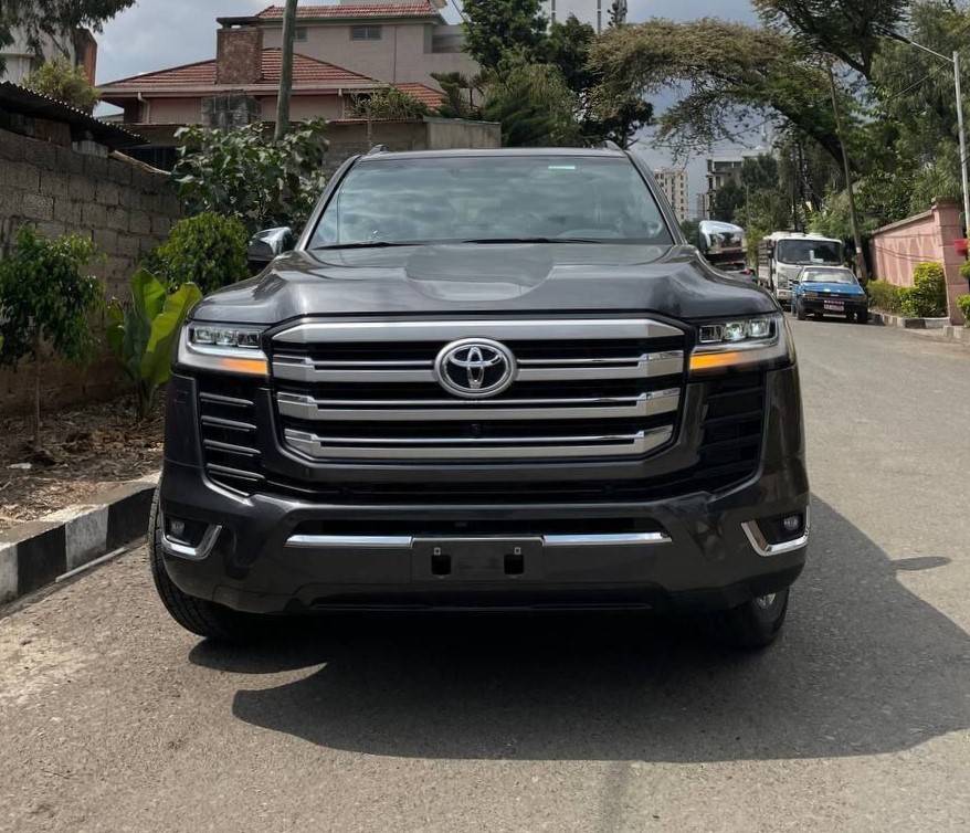 Toyota Land Cruiser [J300] (With Bank)