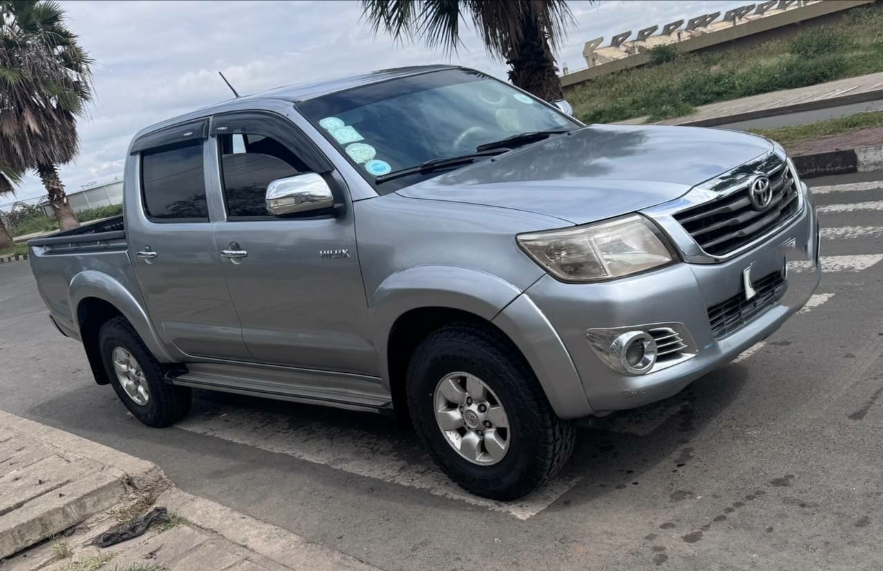 TOYOTA Hilux (AN30) Double Cab Pickup