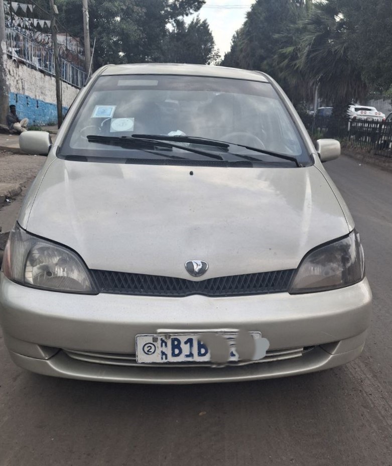 Toyota Platz (XP10) Sedan