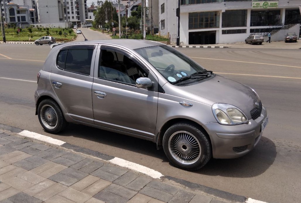 Toyota Vitz (XP10)
