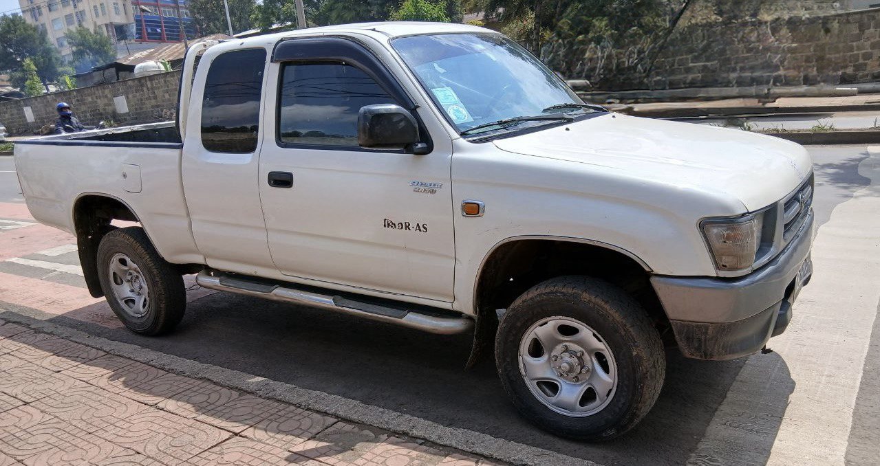 For sale: 2000 Toyota Hilux
