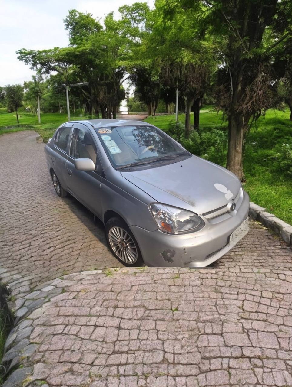 2005 Toyota Platz XP20 sedan for sale in good condition