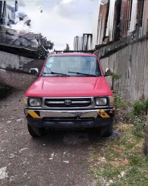Pristine 2001 Toyota Hilux Ethiopia Xtracab with factory original paint for sale in Addis Ababa.