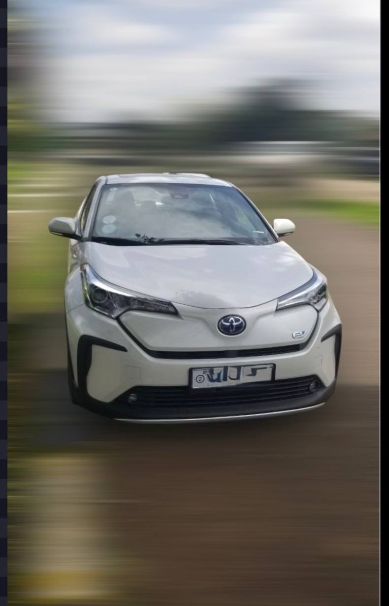 Toyota Izoa EV (C-HR)