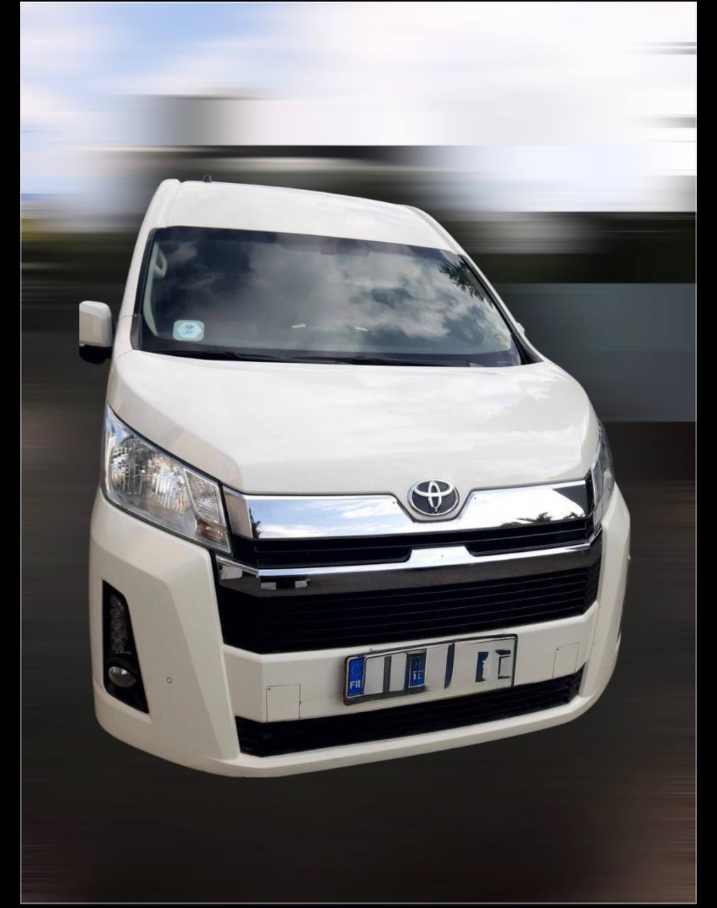 Toyota HiAce (H300) Bus