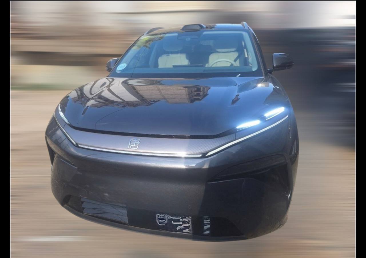 2025 BYD Tang DM-i (L) 7-seater luxury PHEV SUV in Addis Ababa Ethiopia showing the front grille and Lidar sensor.