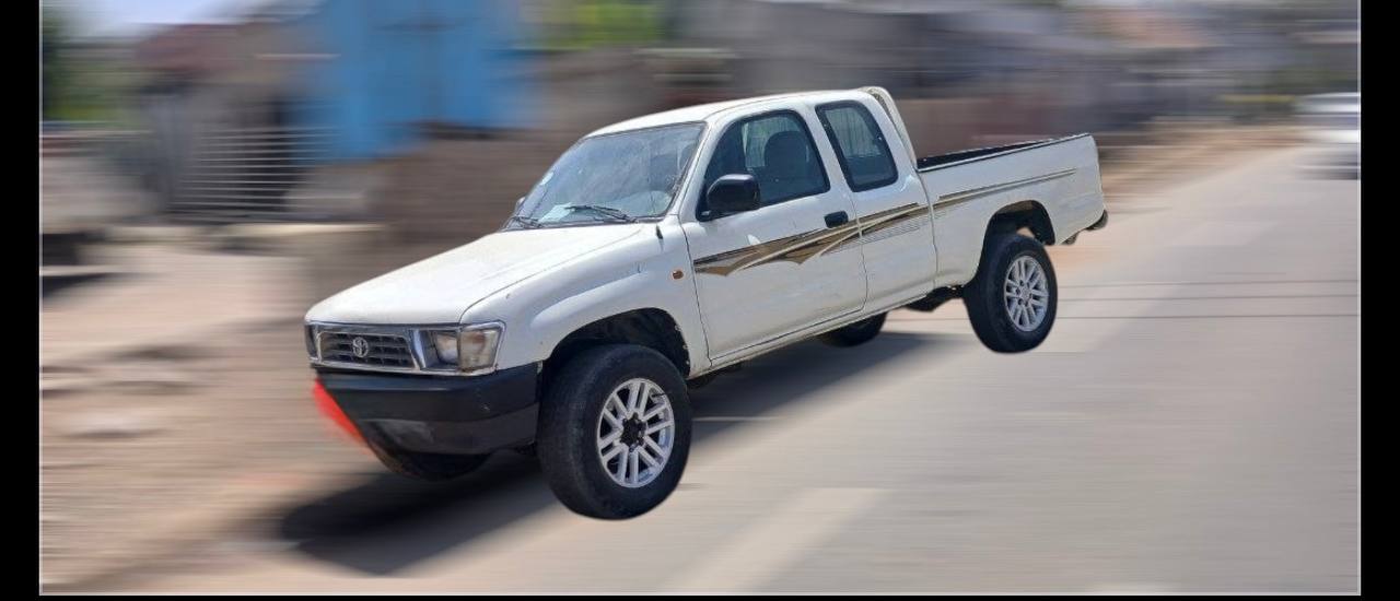 Exterior view of 2001 Toyota Hilux Xtracab in original paint