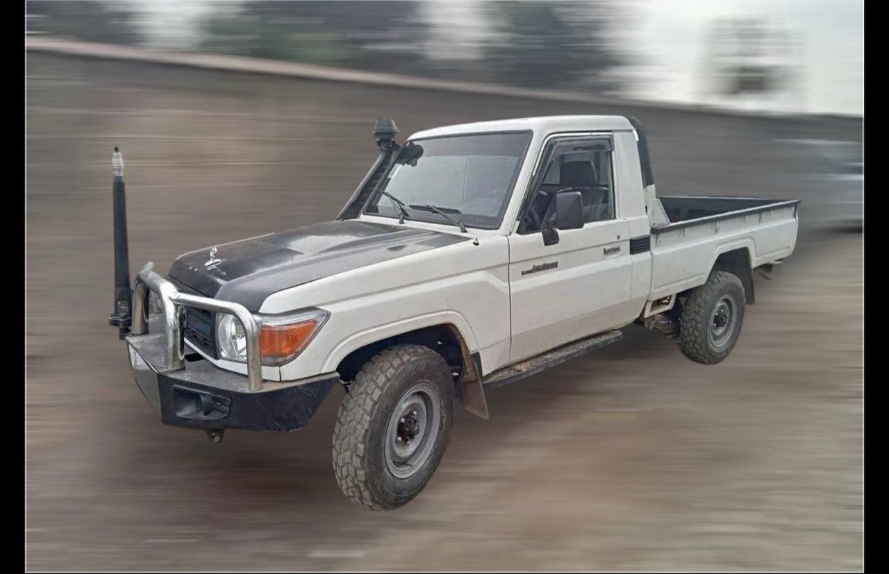 2010 Toyota Land Cruiser LC79 for sale Ethiopia factory condition single cab pickup