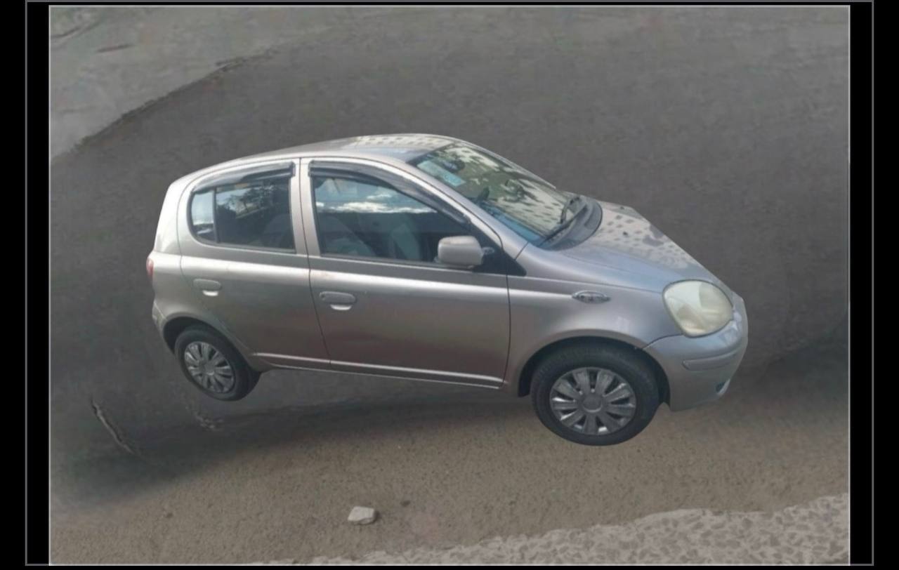 Pristine silver 2004 Toyota Vitz Ethiopia hatchback for sale in Addis Ababa