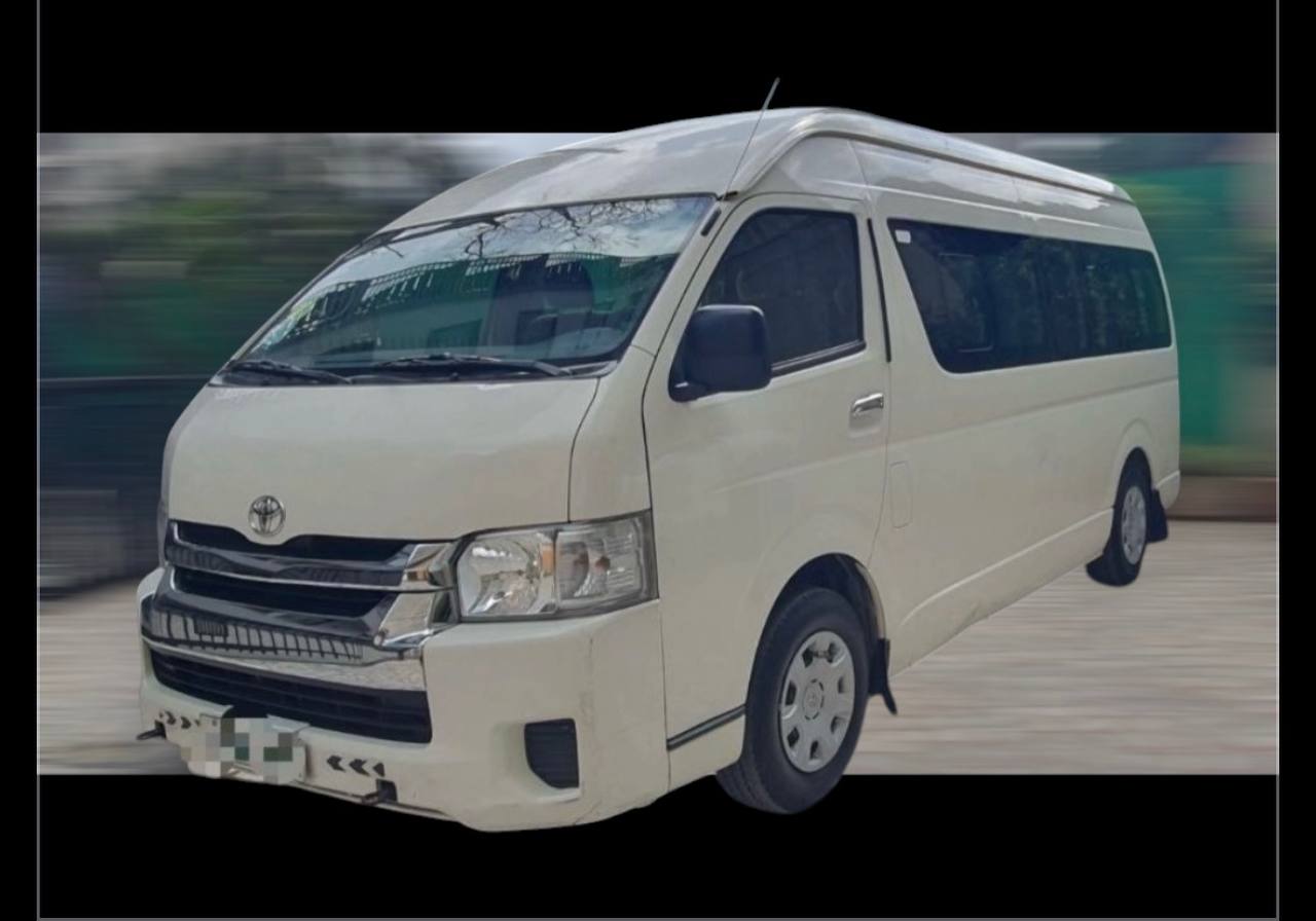Toyota HiAce High Roof Commuter