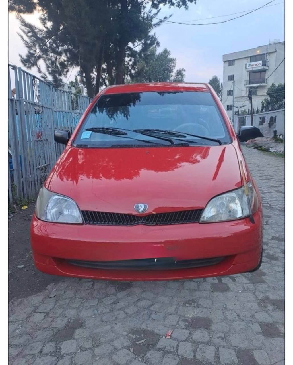 Toyota Platz – Sedan